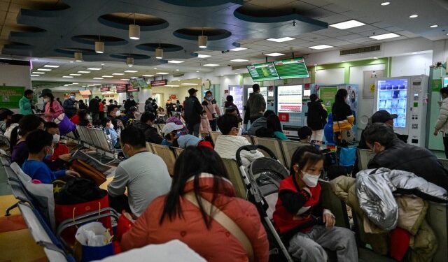 China aumentará las clínicas para tratar fiebre por brote de infecciones respiratorias