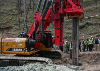 India intenta un plan B en el rescate de 41 obreros atrapados en un túnel tras 15 días