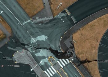 Pueblo de Islandia en vilo por posible erupción de volcán