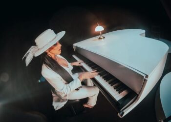 Abogada de “El Chapo” lanza carrera como cantante de música mexicana