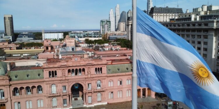 Indecisos y desencanto social: pilares determinantes en el balotaje presidencial de Argentina