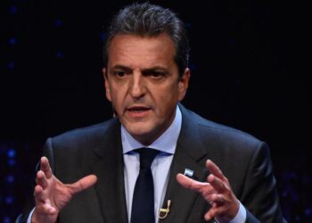 Sergio Massa continuará como ministro de Economía de Argentina