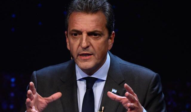 Sergio Massa continuará como ministro de Economía de Argentina