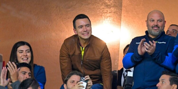 El empresario «millennial» Daniel Noboa asume como nuevo presidente de Ecuador