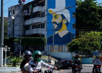 Delegación de vicepresidenta Harris visita El Salvador y se reúne con Bukele