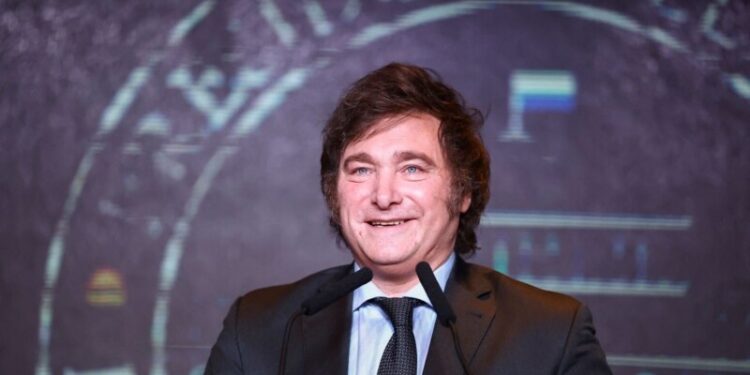 Gana la derecha en Argentina: Javier Milei es elegido presidente
