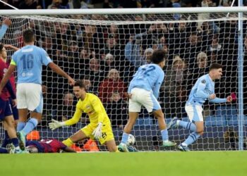 Julian Álvarez consumó remontada de Manchester City para pasar primero en Champions