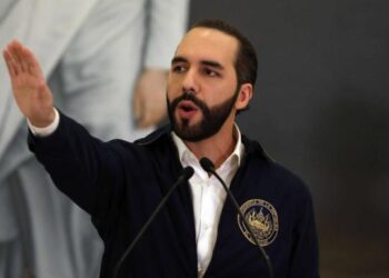 Encuesta prevé que Nayib Bukele ganaría su reelección en primera vuelta en El Salvador