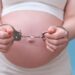 La ley sobre las detenciones de mujeres embarazadas en EEUU que pocos conocen
