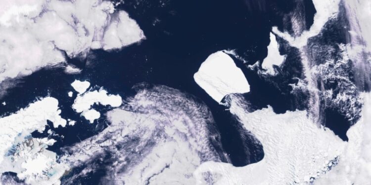 Gran témpano antártico parece estar a la deriva después de 3 décadas anclado