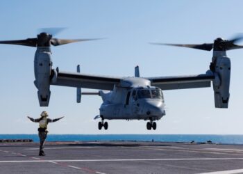 Un avión militar estadounidense se estrella en el mar frente a Japón, dejando al menos un muerto