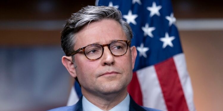 Ultraconservadores republicanos en el Congreso limitan su apoyo a Mike Johnson