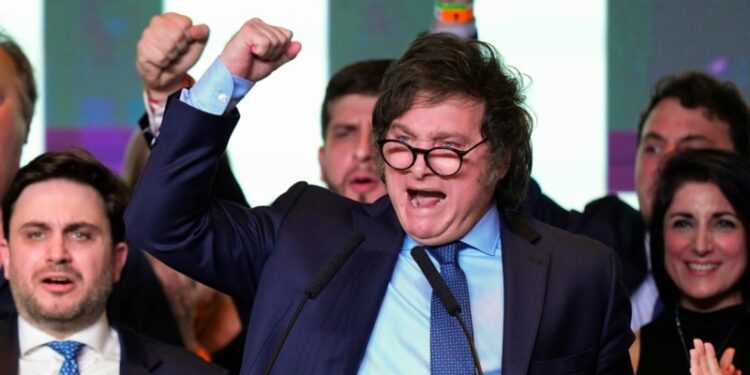 Colombia felicita a Milei por victoria, tras reacción inicial de Petro que provocó burla de Bukele