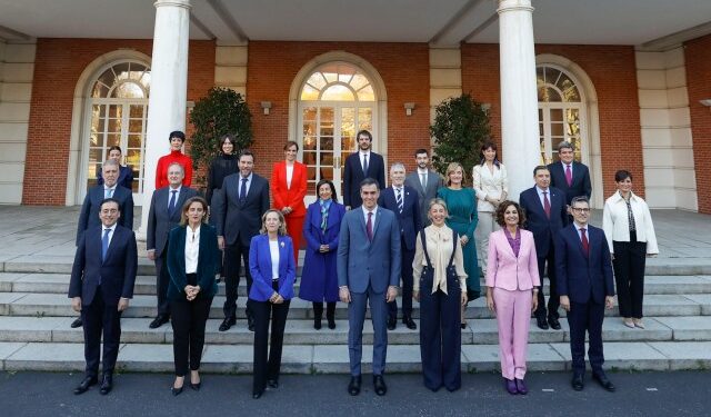 Primera FOTO del nuevo Consejo de Ministros de Pedro Sánchez