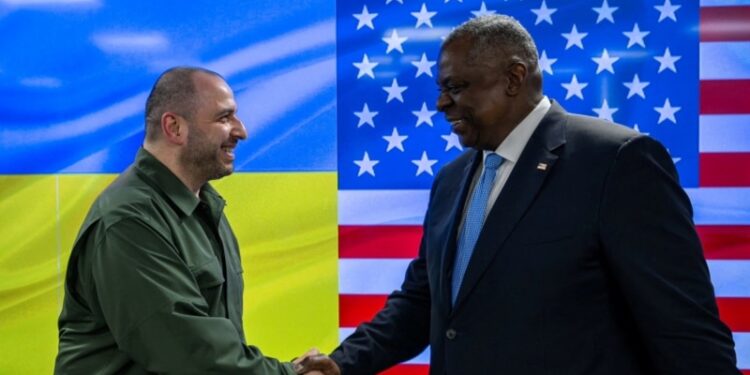 EEUU reitera su apoyo a Ucrania con la visita del secretario Austin a Kiev