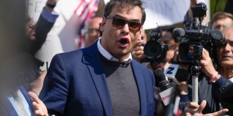 Congresista por Nueva York George Santos no buscará reelección tras pesquisa sobre su conducta