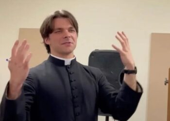 Sacerdote se fugó con una joven de 18 años para casarse en Italia