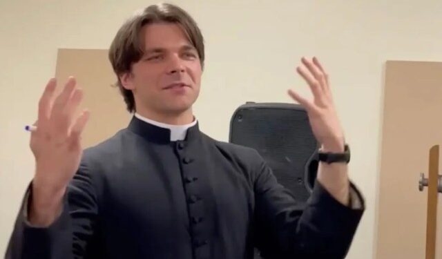 Sacerdote se fugó con una joven de 18 años para casarse en Italia