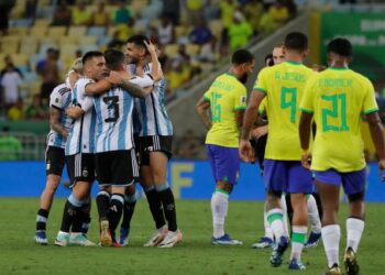 Argentina ganó el clásico a una Brasil que está en crisis