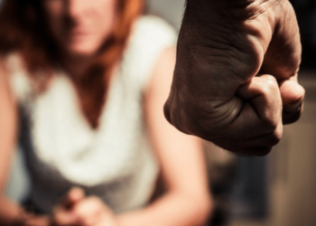 Casi el 20 % de los hombres italianos cree que la ropa de una mujer causa violencia sexual