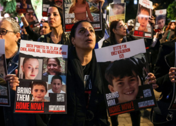 Bebés, ancianos y familias enteras: desgarradores detalles sobre los rehenes de Hamás