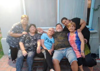 La promesa que Diego Maradona no llegó a cumplir y sus hermanas llevan en su piel