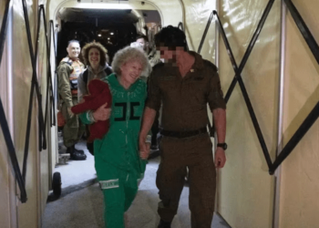 Una rehén israelí liberada reveló las condiciones “asfixiantes” en las que sobreviven los secuestrados por Hamás