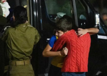 Los niños israelíes liberados por Hamás presentaron “problemas ortopédicos y nutricionales”
