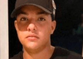 Buscan en Puerto Rico a joven de 18 años acusado de asesinar y quemar a vecinos ancianos