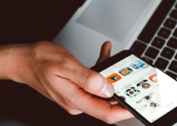 Las mujeres son las principales víctimas de los mensajes de odio en internet, según un nuevo informe