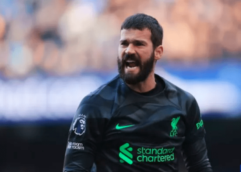 Alisson Becker estará dos semanas de baja en el Liverpool