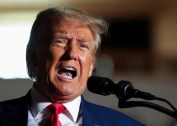 Trump visita la frontera entre EEUU y México mientras intensifica su retórica antiinmigración