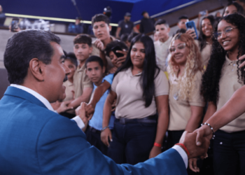 VIDEO: mientras el fiscal chavista intenta abolir el reggaetón en las aulas, Maduro le sube el volumen