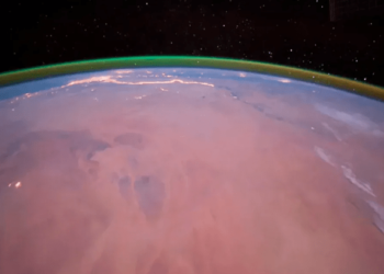 Detectaron por primera vez un extraño resplandor verde que ilumina el cielo de Marte