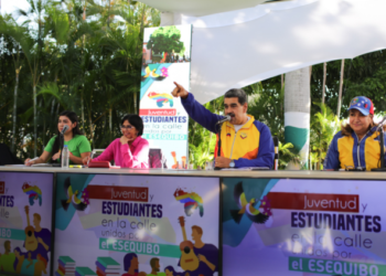 Maduro pisotea la Constitución y ordena simulacro de votación en los liceos con estudiantes menores de edad