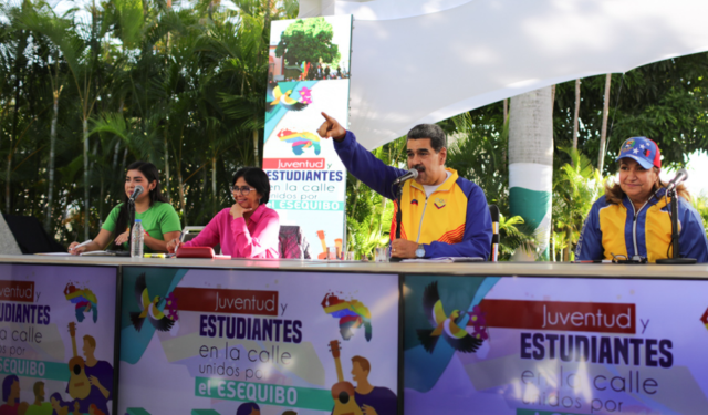 Maduro pisotea la Constitución y ordena simulacro de votación en los liceos con estudiantes menores de edad
