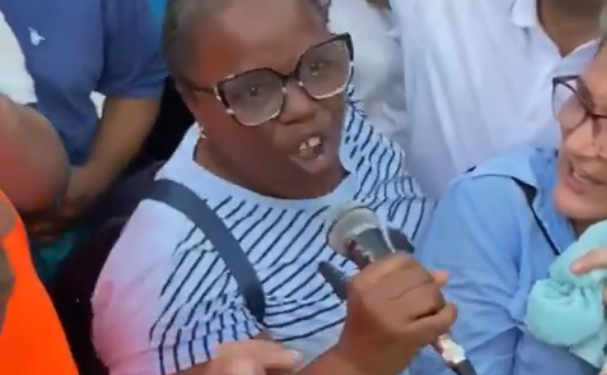 Maestra se negó cuando le exigieron cantarle “cumpleaños feliz” a Maduro en su escuela (Video)