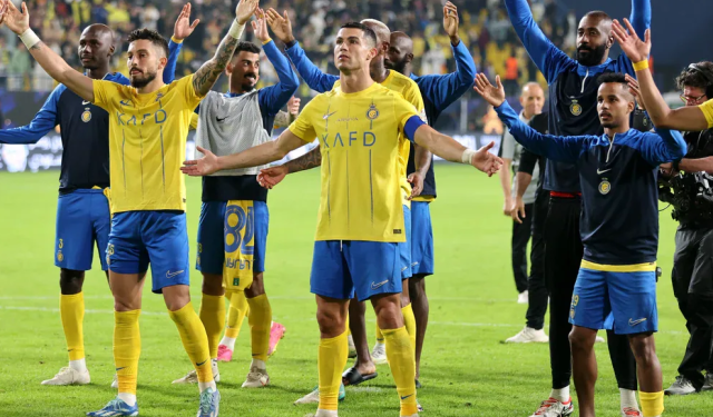 Cristiano Ronaldo rompió récord mundial con su doblete en Al-Nassr y se alejó de Lionel Messi