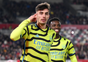 Cabezazo de Havertz puso al Arsenal como líder de la Premier League