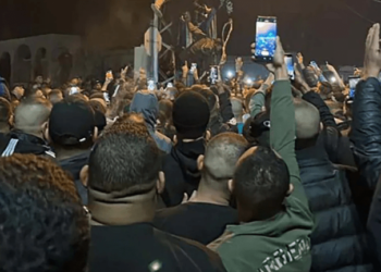 Hamás ejecutó a tres palestinos acusados de traidores y colgó sus restos en una torre de electricidad