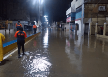 Anzoátegui bajo el agua: lluvia de más de una hora inundó residencias y vías principales