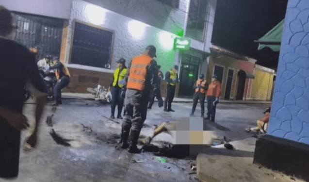 Dos jóvenes calcinados y uno gravemente herido dejó choque de tres motos en Táchira