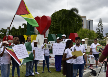 Minúscula manifestación de presuntos venezolanos en Georgetown fue aplaudida por el gobierno guyanés (Video)
