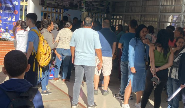 Padres retiraron en masa a sus hijos ante presencia de reclusos en Colegio San Agustín de El Marqués