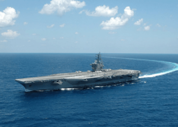 Drones iraníes sobrevolaron cerca de un portaaviones de la Marina estadounidense (Video)