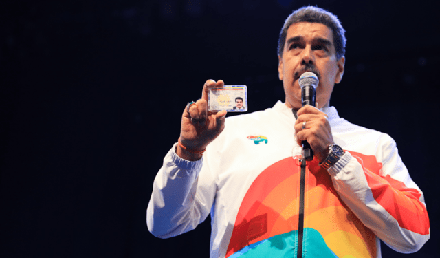 Maduro evidenció que su único interés con las cedulaciones del Saime es el referendo chavista (Video)