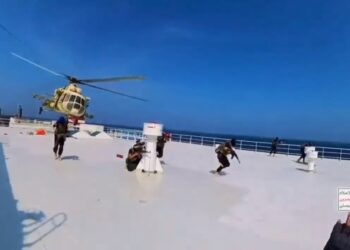 Impactante VIDEO: hutíes de Yemén secuestraron un barco israelí en el mar Rojo con un “método iraní”