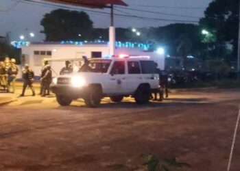 El miedo se apoderó de los familiares de reos del Centro de Guaiparo en San Félix tras requisa (Imágenes)