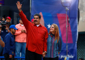 El video subido de tono entre Cilia y Maduro demostrándose amor en público