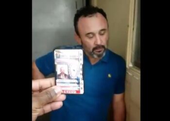 Solo en Venezuela: Pillaron a funcionario de la Defensoría robando leche en supermercado Unicasa (Video)